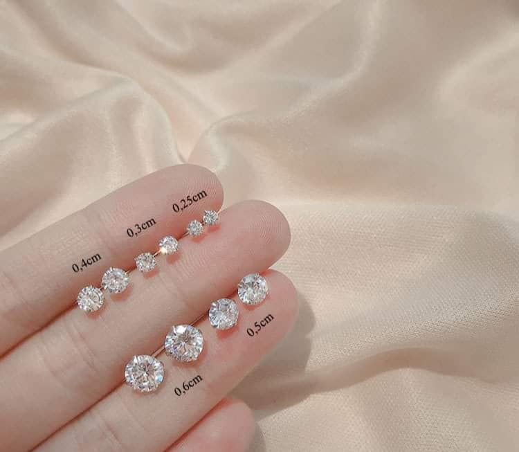 1 chiếc nụ tai bạc đá trắng cỡ 4mm
