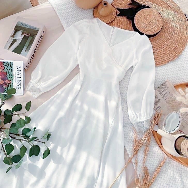 Đầm trắng viền ren nút eo