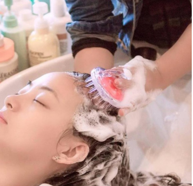 Lược Gội Đầu Massage Silicon