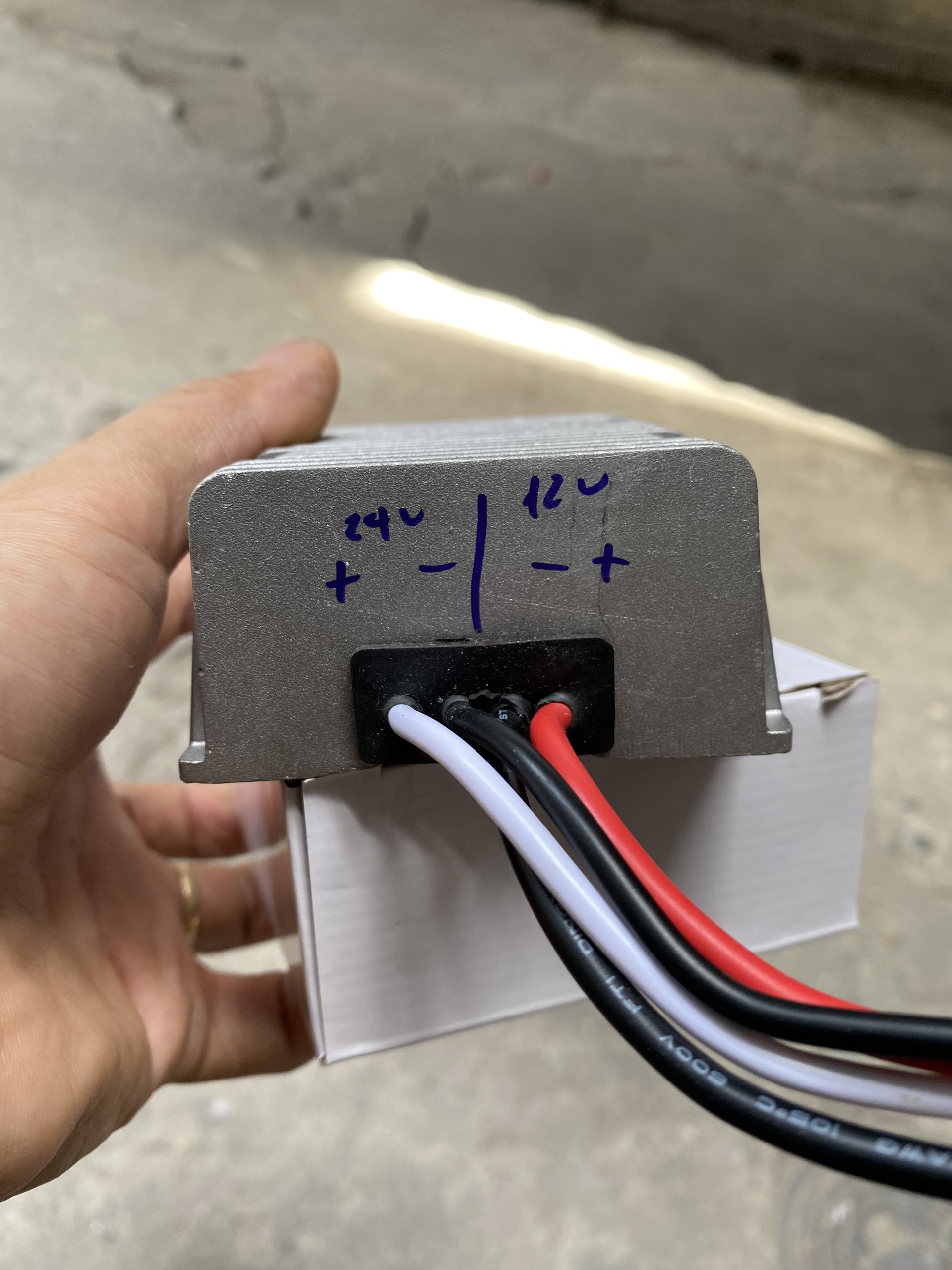 Bộ tăng áp nguồn điện dc 12v lên điện dc 24v 15a chống nước