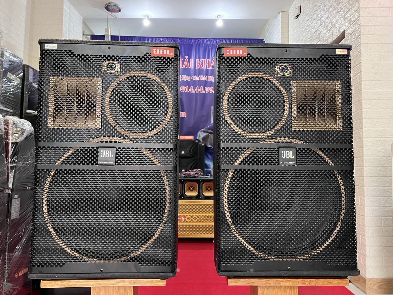 Loa 4 tấc thùng sơn gai cao cấp 1 bass 40 và 1 trung 20 và 1 chép kèn họng array và 1 siêu treble chuyên karaoke và nghe nhạc