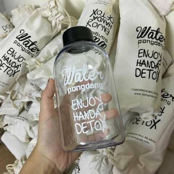 Bình đựng nước- bình DETOX nhựa 600ml có túi xách xinh xắn