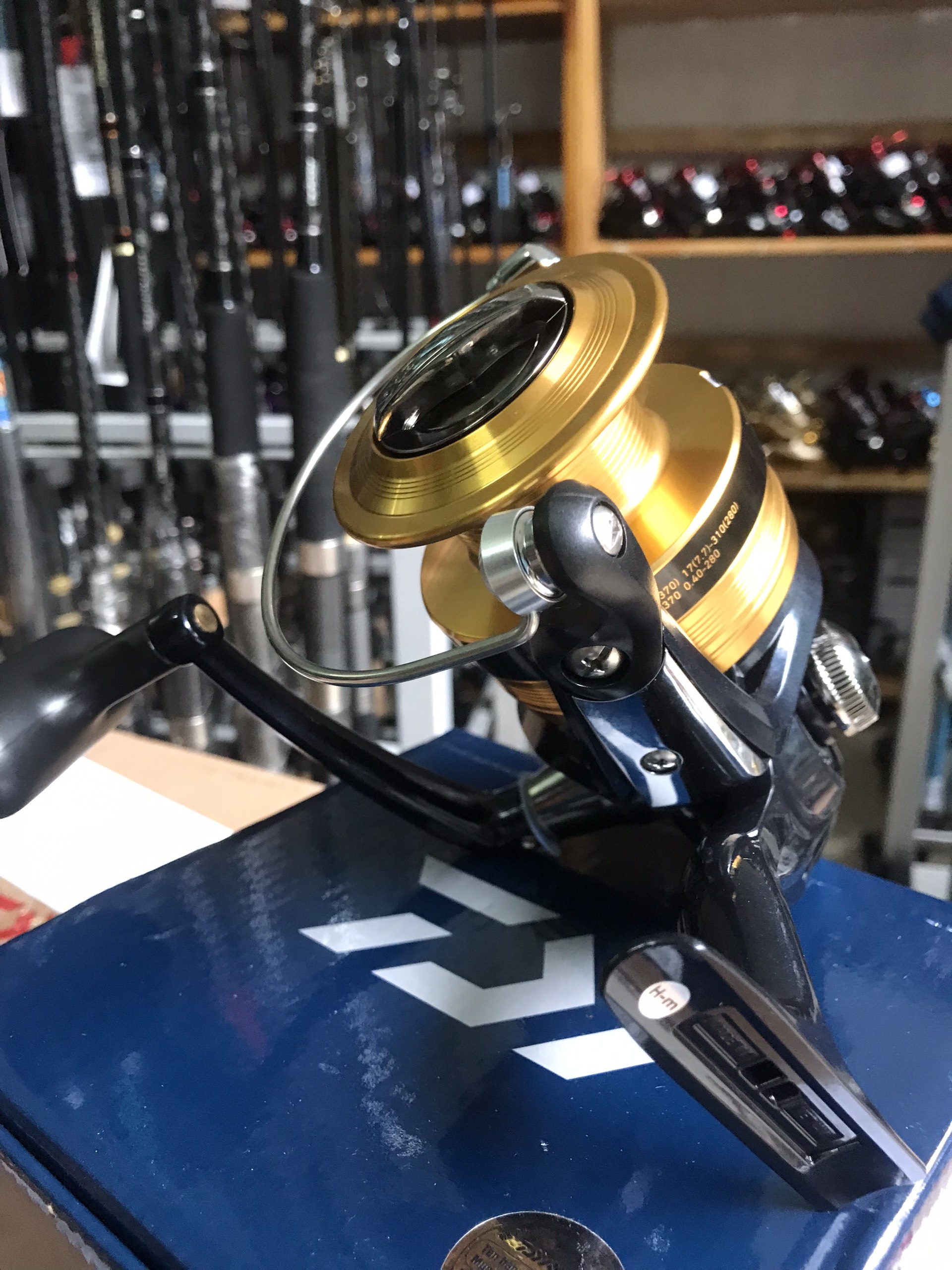 MÁY CÂU CÁ DAIWA SWEEPFIRE 5000 2B