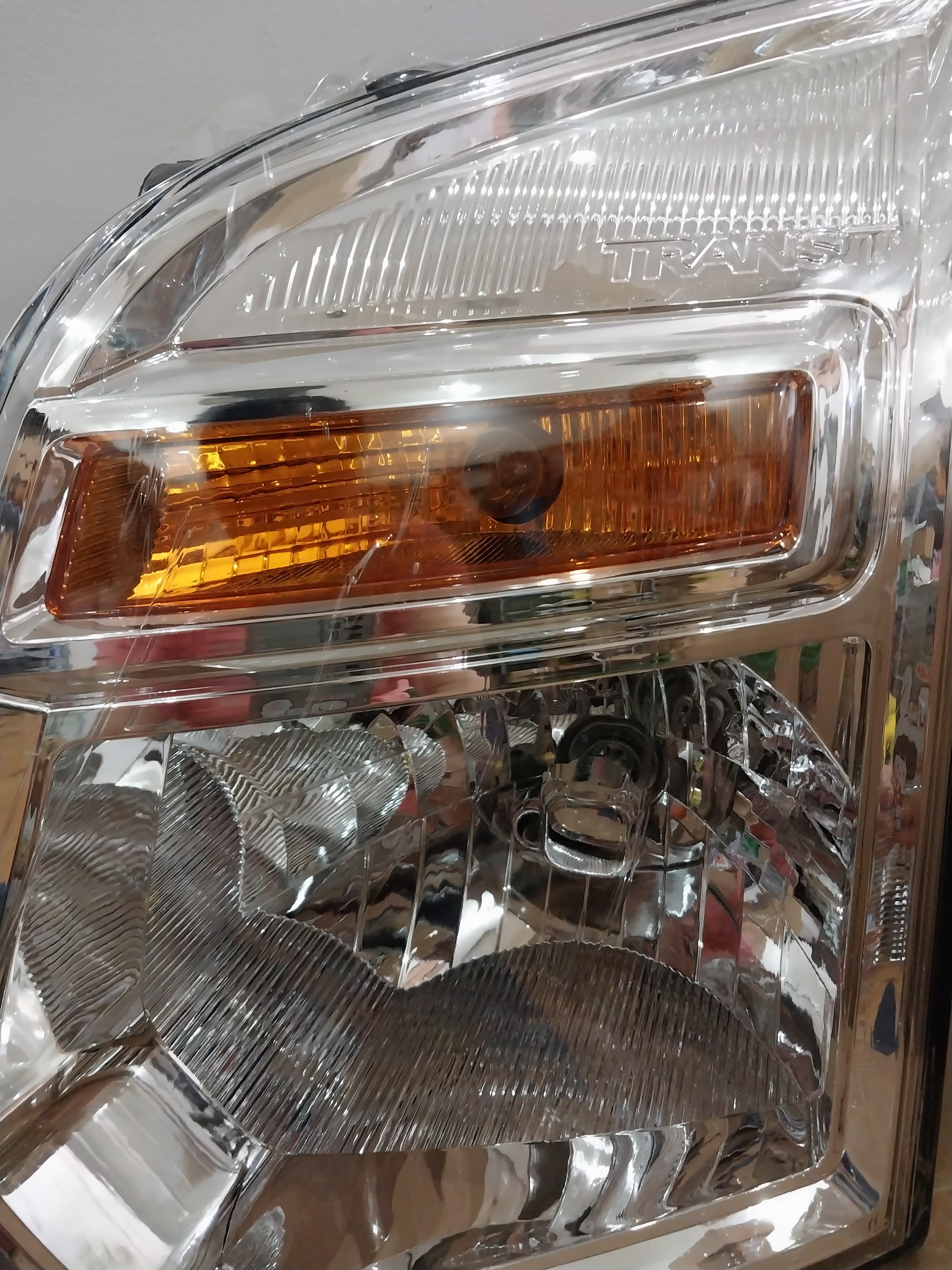 ĐÈN PHA TRƯỚC FORD TRANSIT