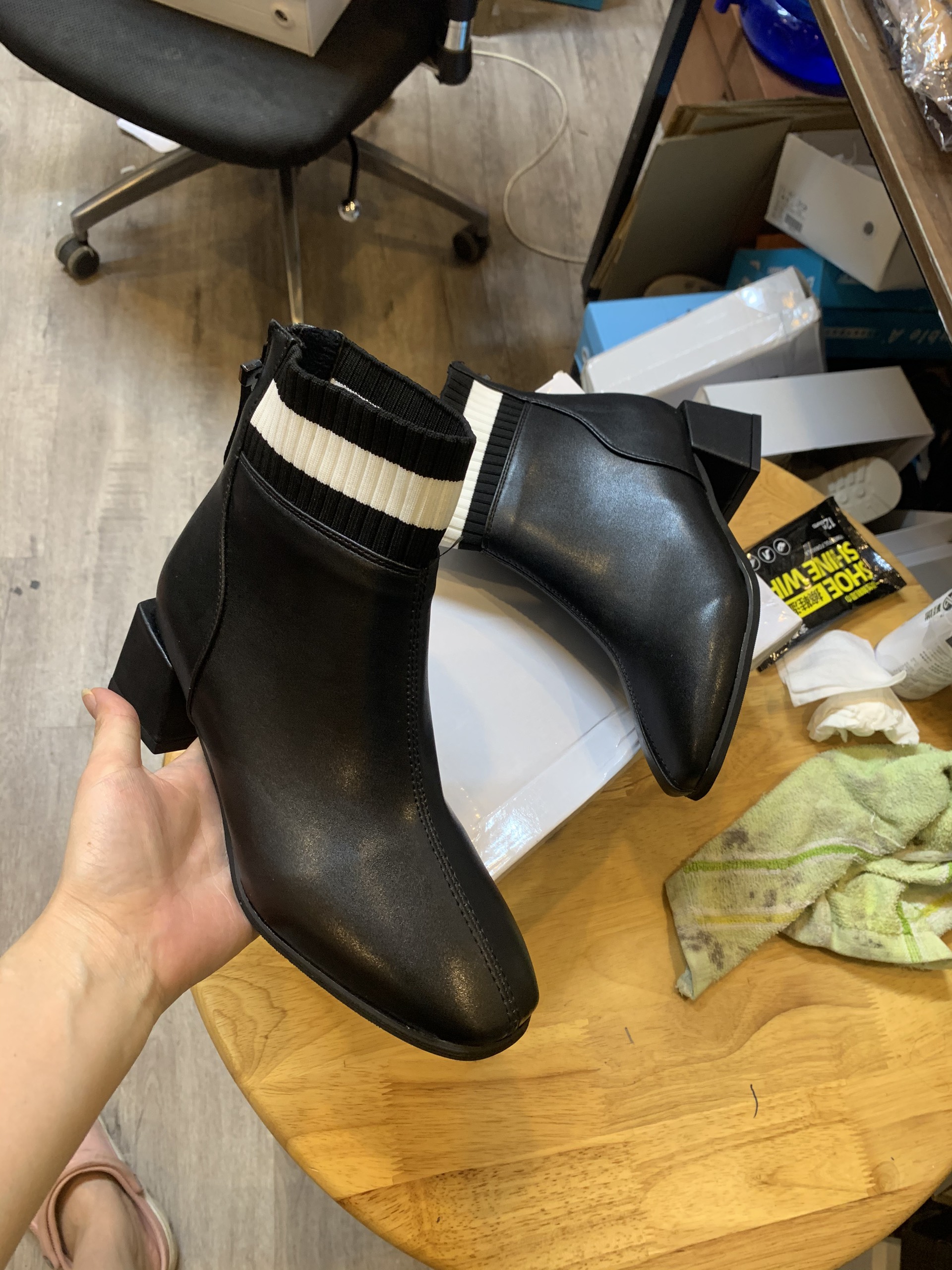 Boot nữ , bốt nữ cổ cao gót vuông 3 phân chất da phối cổ len ôm chân cực sang