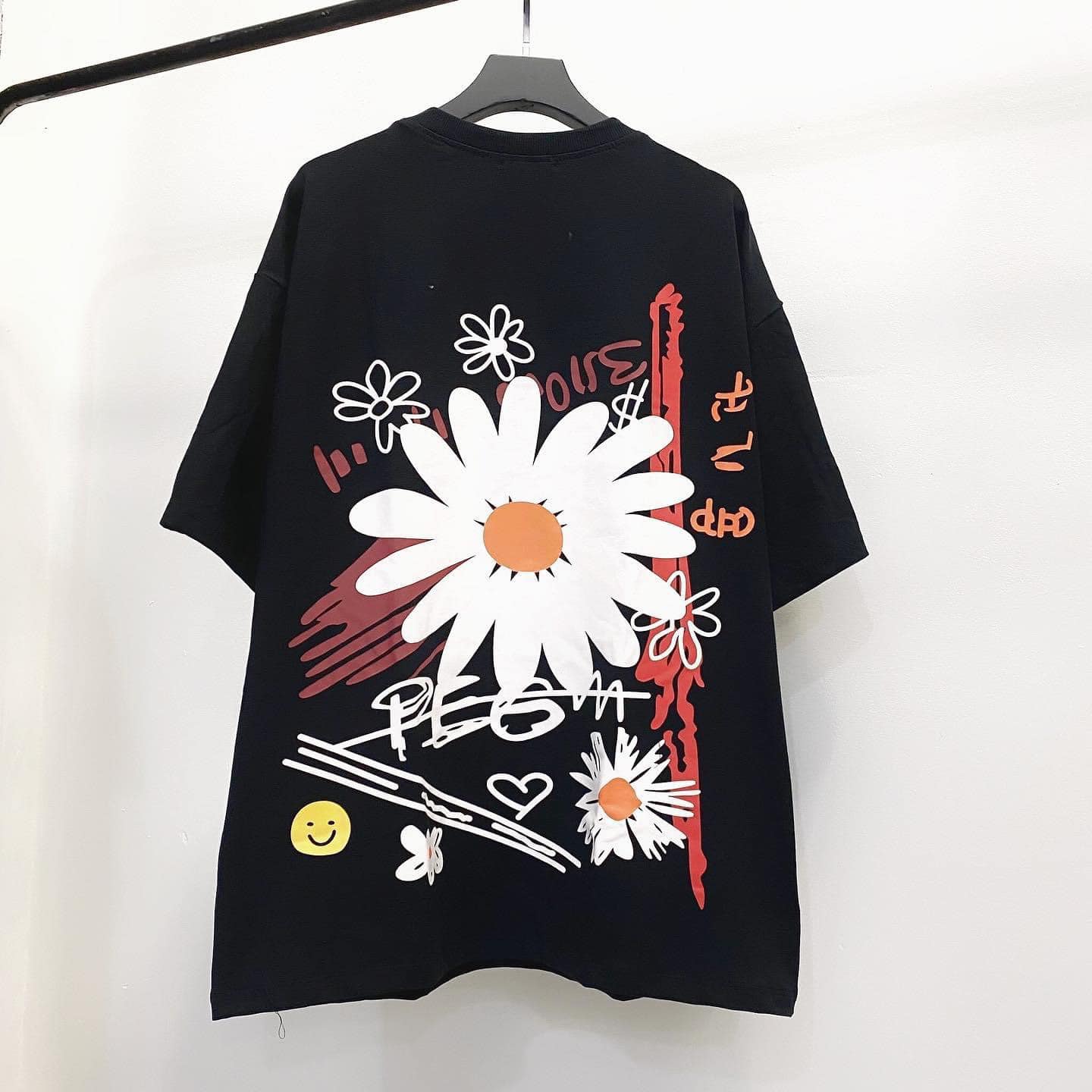 [YoloBoutique] ÁO THUN HOA CÚC V3 UNISEX (ĐEN)