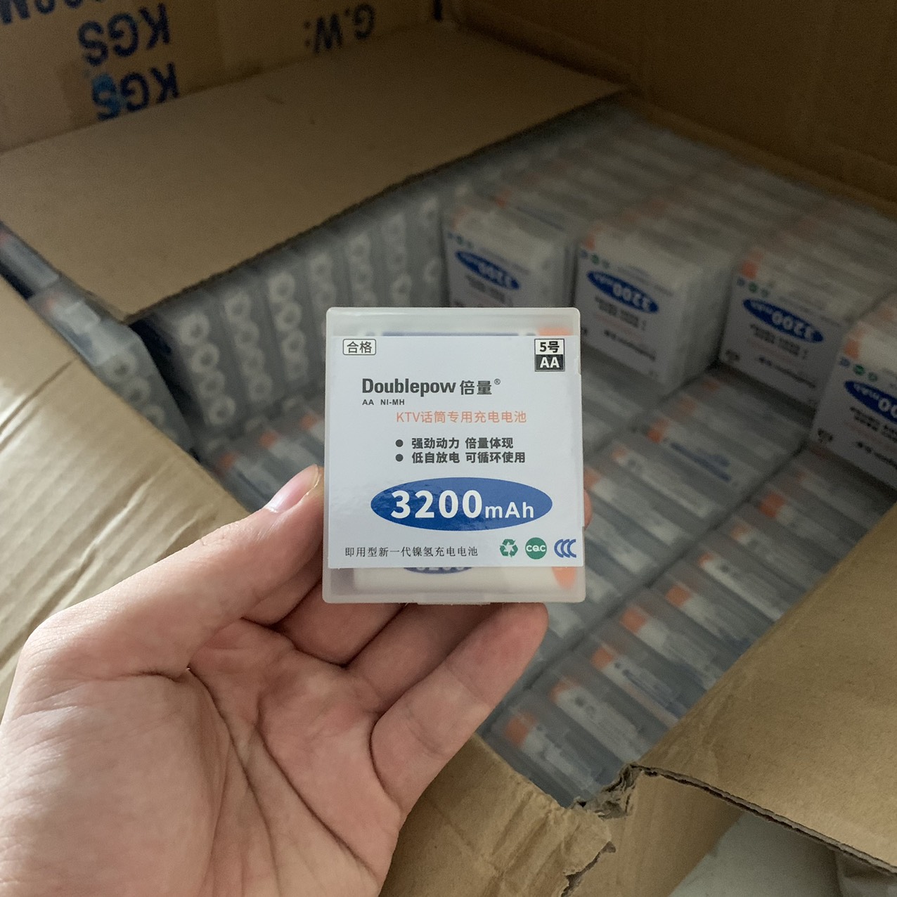 Sạc pin Doublepow UK93B sạc pin AA AAA tự ngắt khi đầy có màn hình hiển thị thông minh