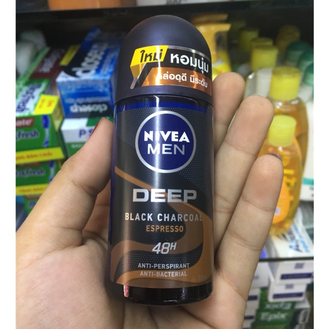 Lăn ngăn mùi NIVEA MEN Deep than đen hoạt tính 50ml