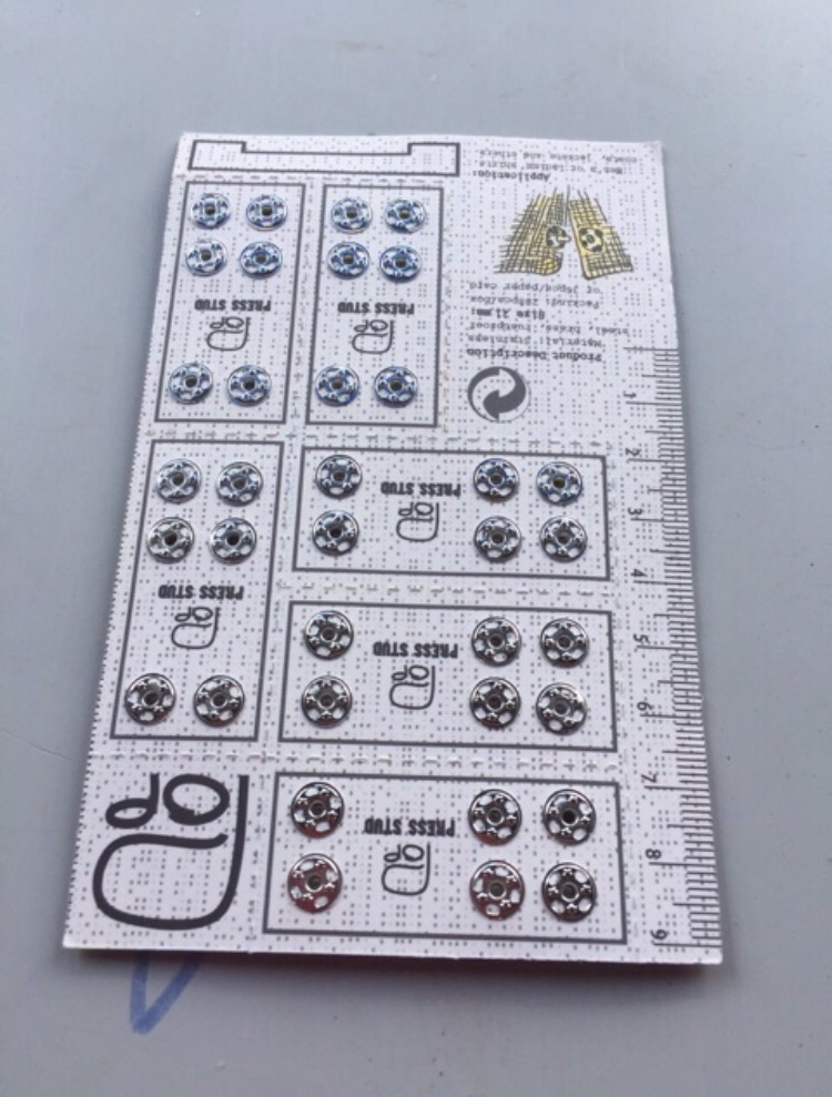 Vỉ 36 bộ nút bấm áo dài giá 1 vỉ