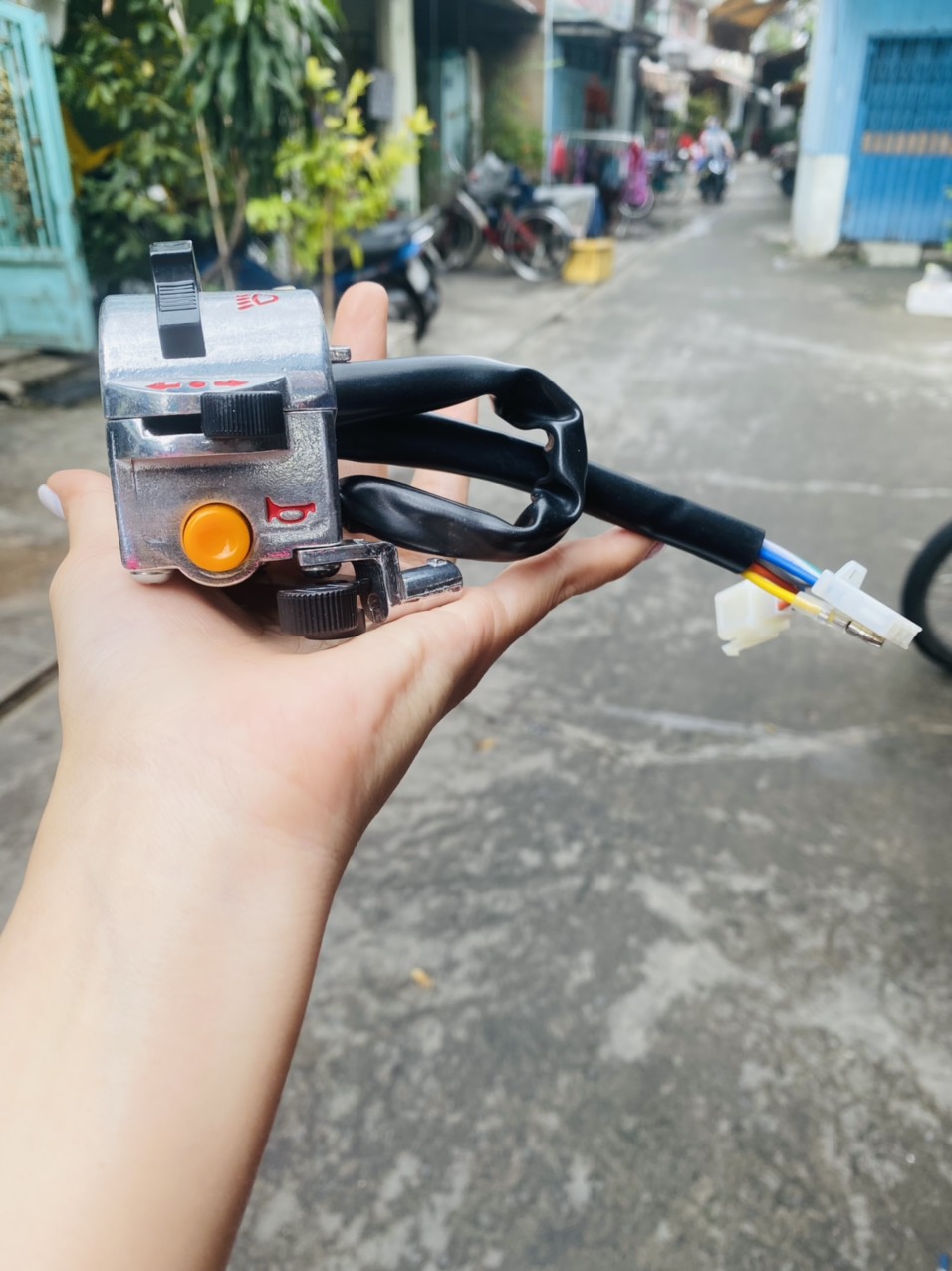 CÙM CÔNG TẮC CUB 81 ( KHÔNG ĐỀ - CÓ ĐỀ )