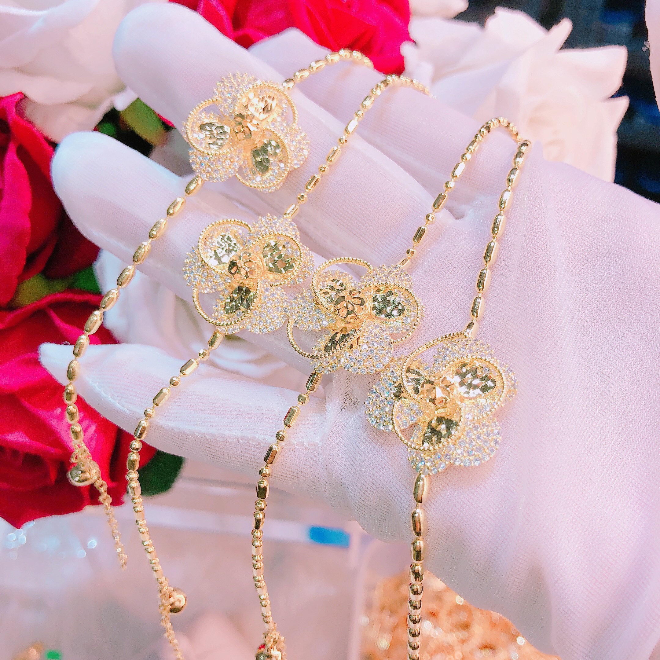 [HCM]Vòng Tay Nữ Phong Cách lắc tay nữ đẹp hoa cát tường đính đá pha lê xinh xắn dễ thương lấp lánh hoa văn tinh tế mạ vàng trang sức GADO L033 - Đeo Bền Bỉ Và Chắc Chắn (Mới) CAM KẾT KHÔNG ĐEN