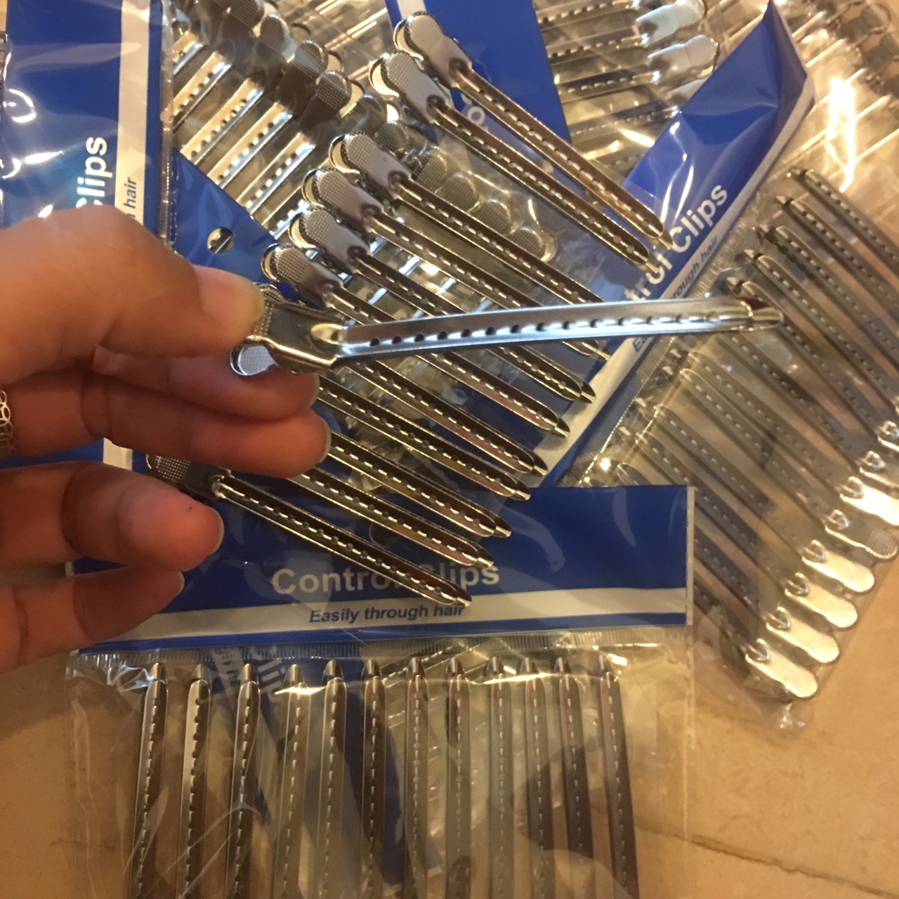 Kẹp tóc - kẹp mỏ vịt 1vỉ 12 chiếc ( kẹp sắt )