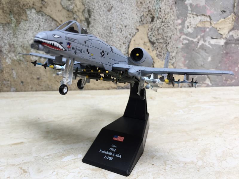 [HCM]Mô hình Máy bay cường kích  A-10  1:100