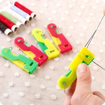 Set 2 dụng cụ hỗ trợ xâu kim đắc lực