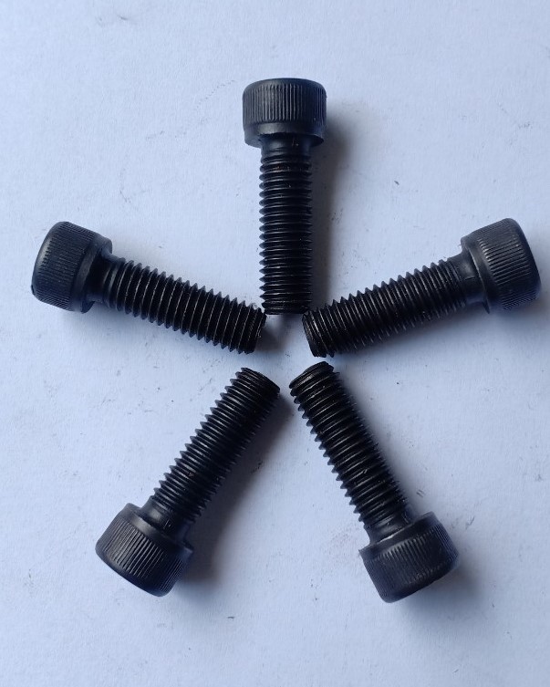 1 BỊCH 100 CON BULONG LỤC GIÁC THÉP 8x25 M.E HOÀNG KHANG