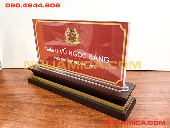 BIỂN CHỨC DANH ĐỂ BÀN ĐẾ GỖ (LOẠI KHÔNG ỐC)