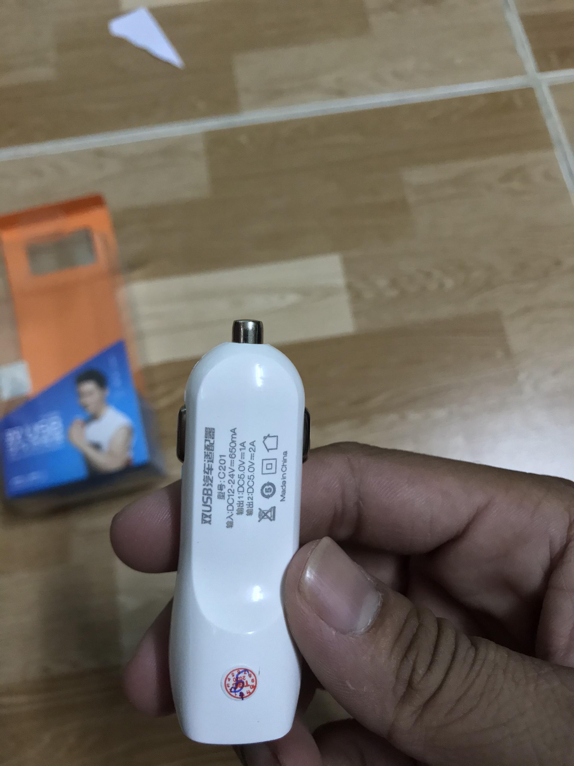 Cốc sạc xe hơi Arun 2 cổng sạc ,bảo hành 6 tháng