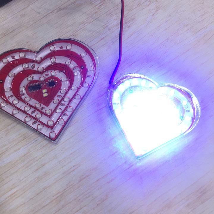 Đèn led hình trái tim To cho xe máy