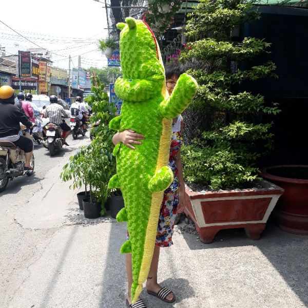 Gấu Bông Cá Sấu Khổng Lồ Siêu Mềm 145cm | Ôm Ngủ Cực Đã, Nhìn Là Muốn “Bế Về Nuôi” 🐊💚