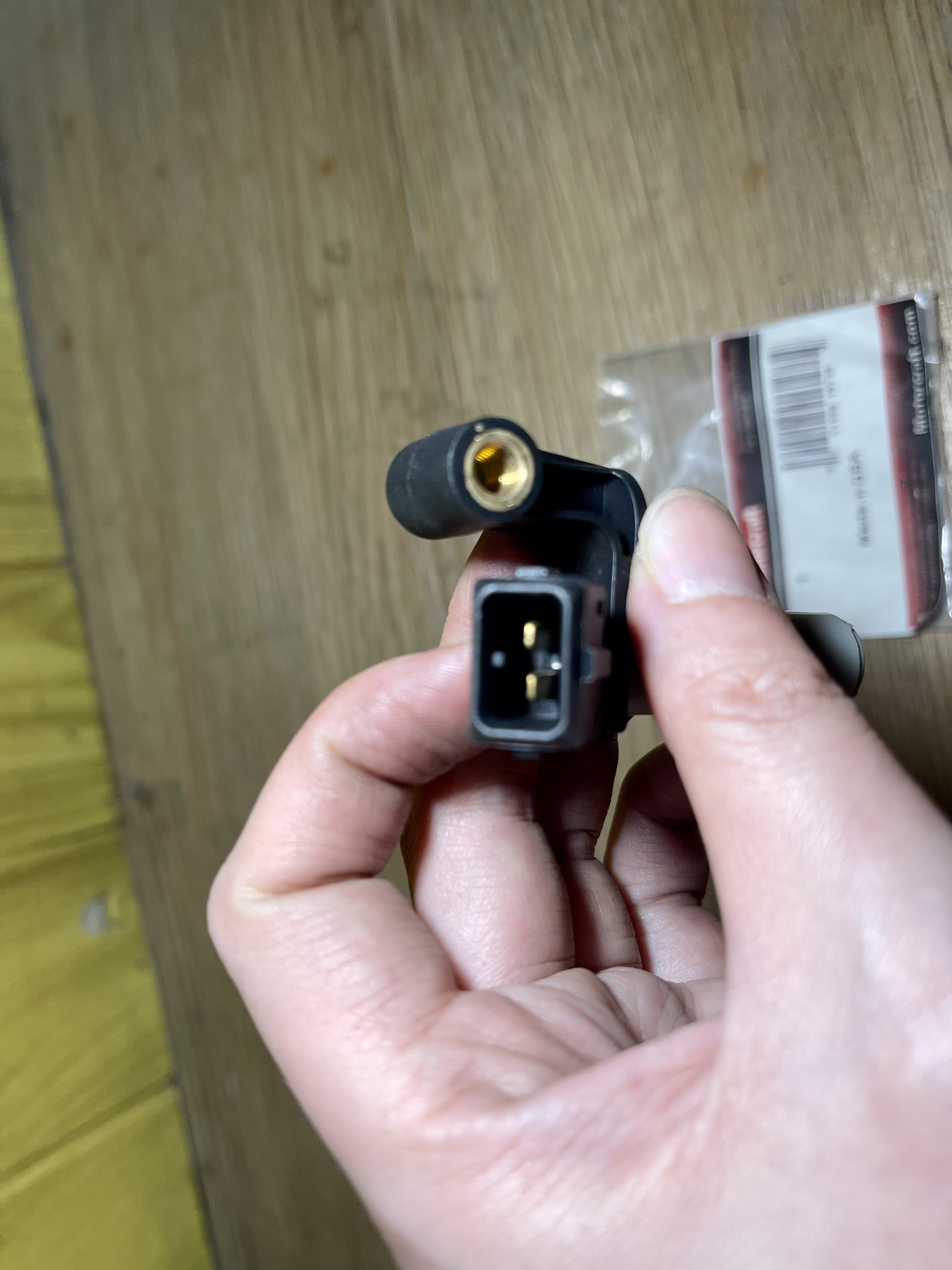 CẢM BIẾN CỐT MÁY FORD TRANSIT