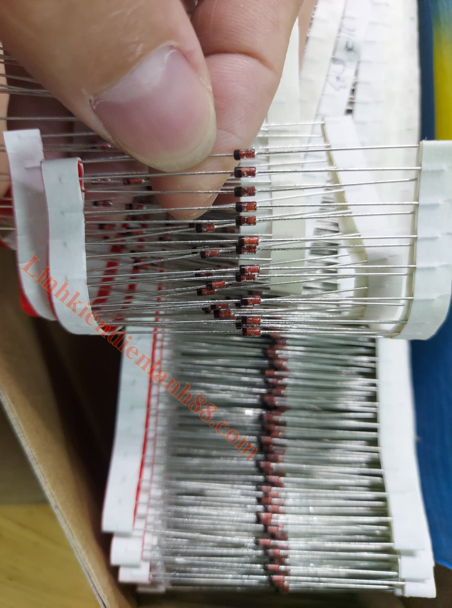 (100 con) Diode Zener (Ổn Áp) Chân Cắm 18V - 1/2W mới chính Hãng ST