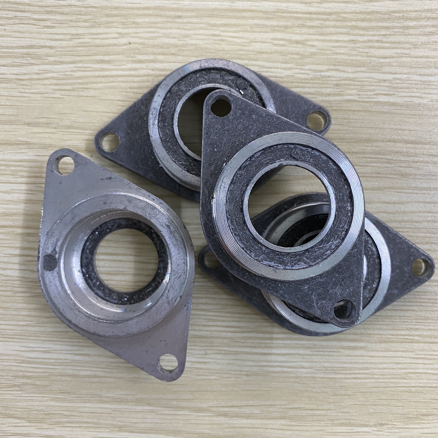 (Bearing Box, 318880-3) Mặt bi cưa gỗ Maktec MT580 MT583 (Không bao gồm vòng bi)
