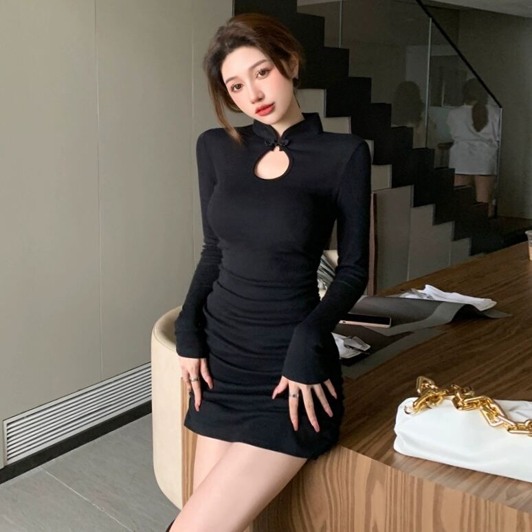Sườn Xám Dài Tay Màu Đen Vải Thun