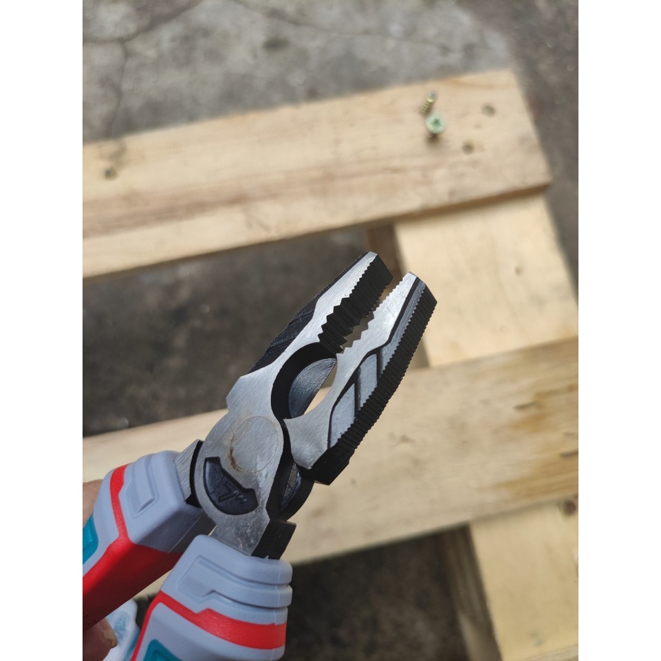 THT210706S Kềm răng cao cấp 180mm Total