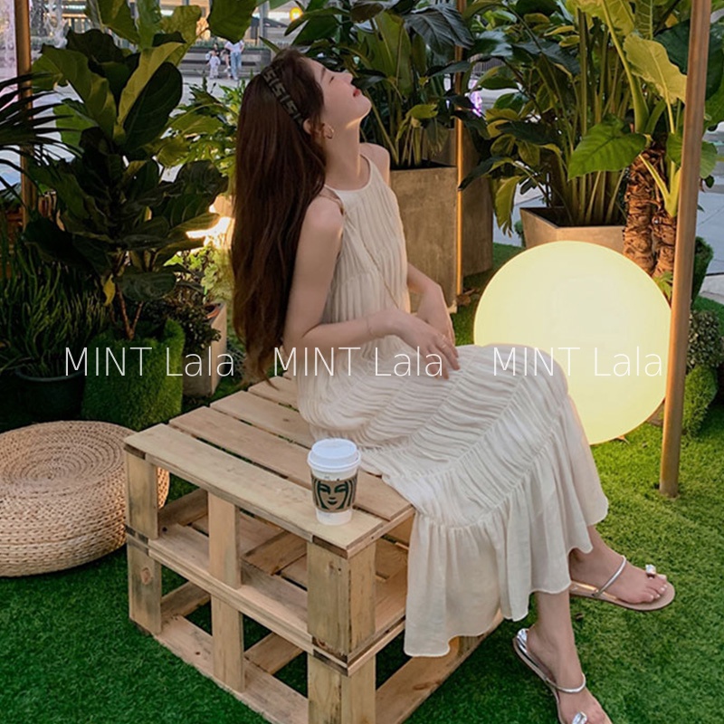 Đầm váy đi biển kiểu cổ yếm thân nhún tầng xinh xắn
