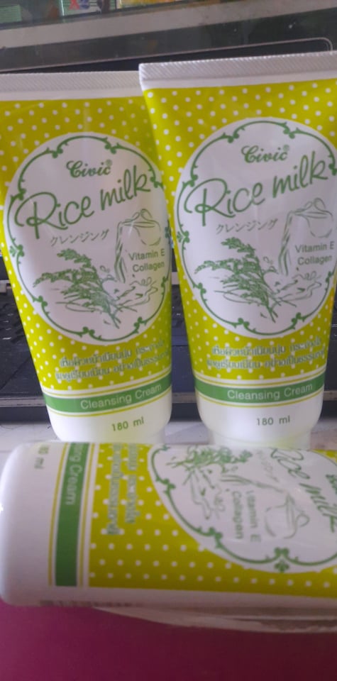 sữa rửa mặt gạo thái lan trắng da