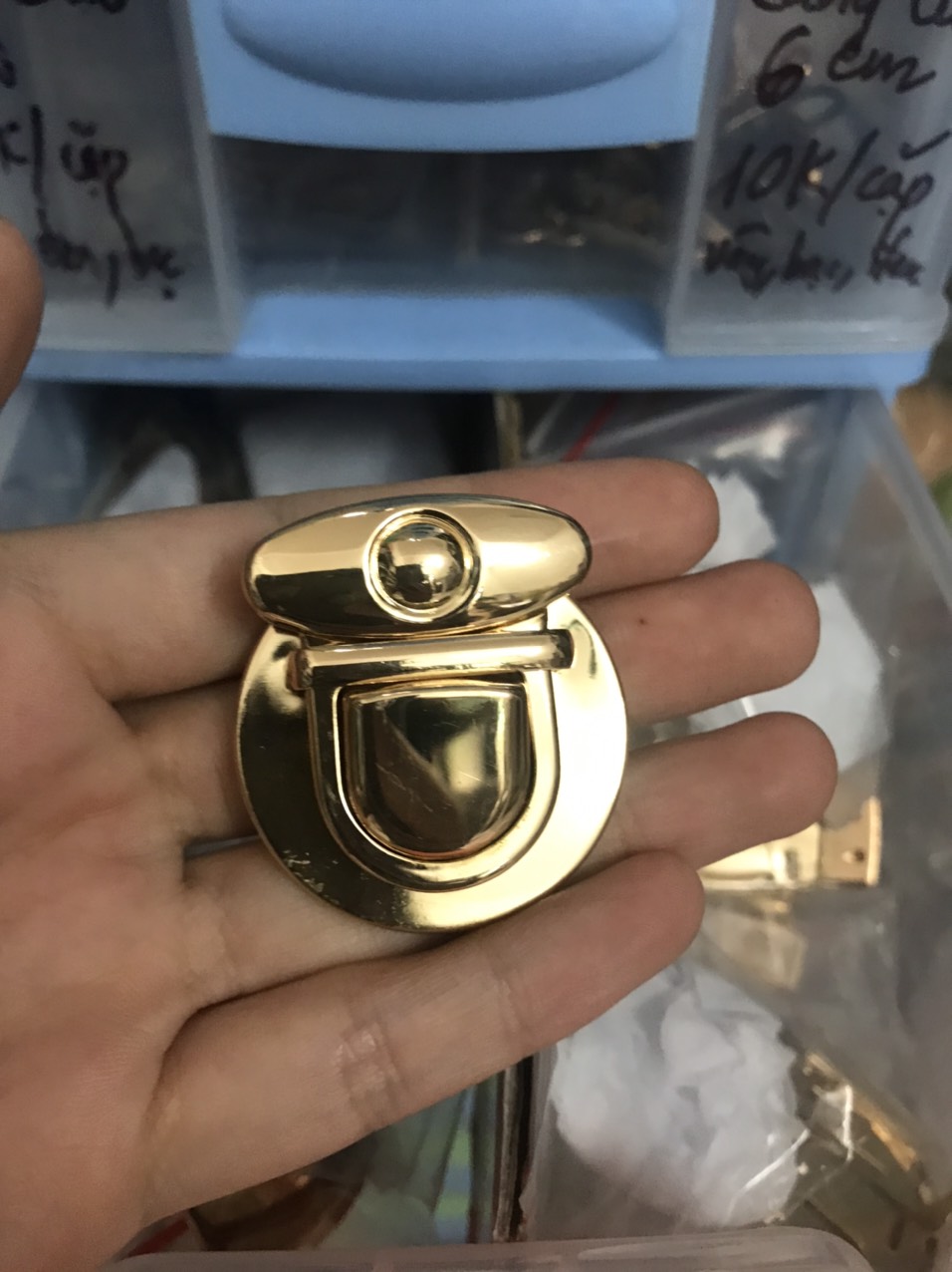 Khóa sập vàng thường
