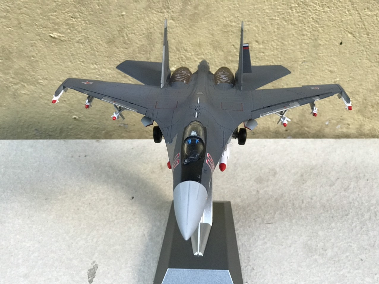 Su-35 Super Flanke Airplane Model 1:72