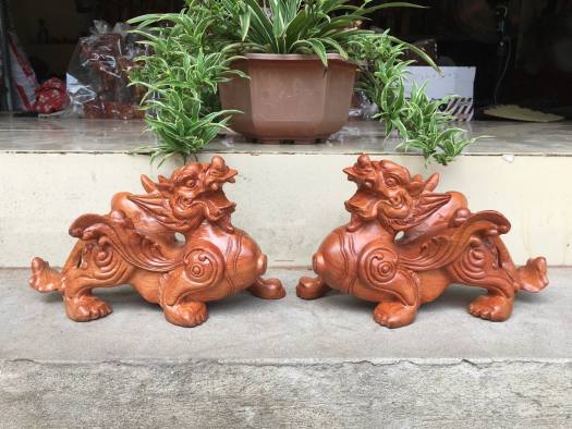 Tượng tỳ hưu bằng gỗ hương