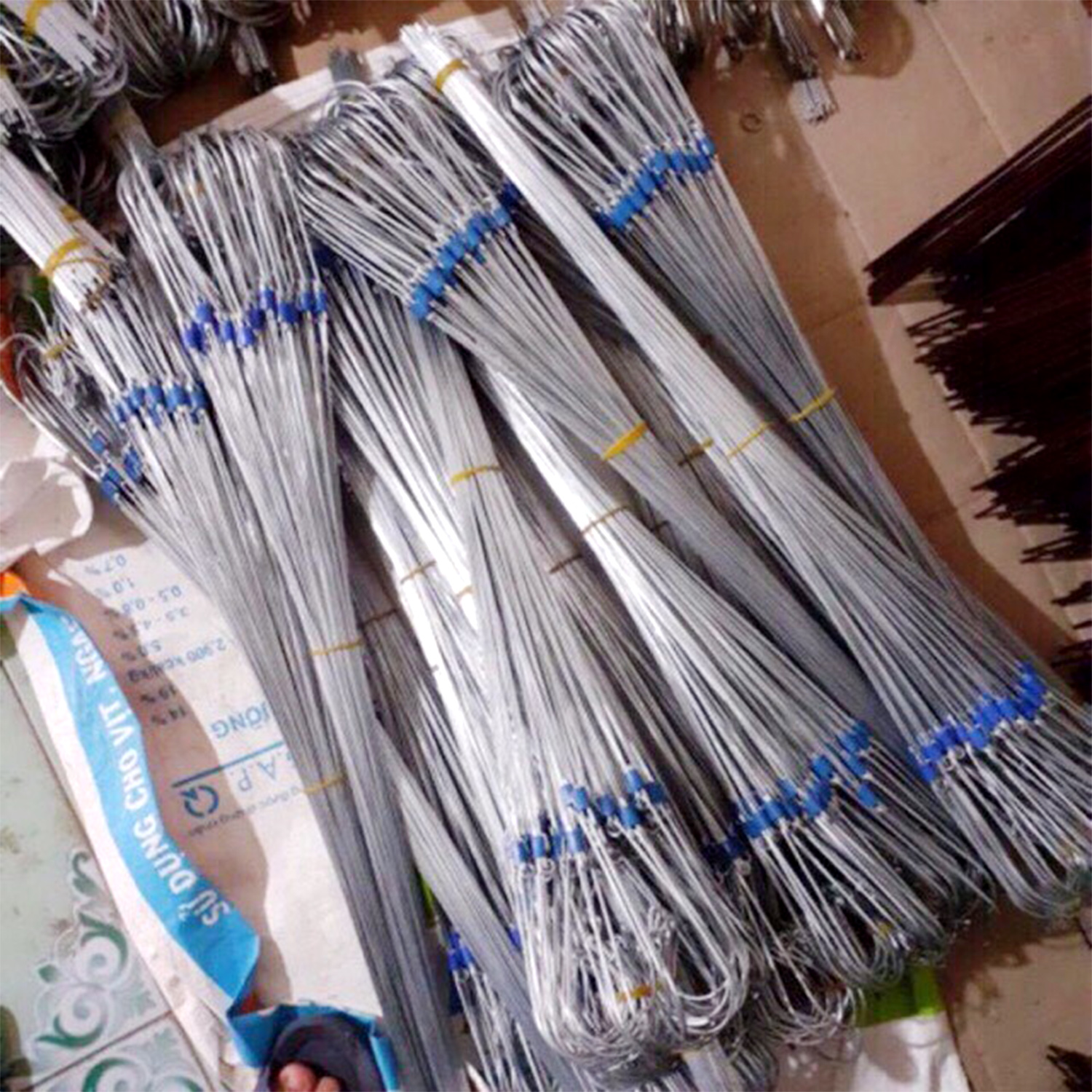 Móc treo lan 3 nhánh dây kẽm dài 70cm sét 10 chiếc