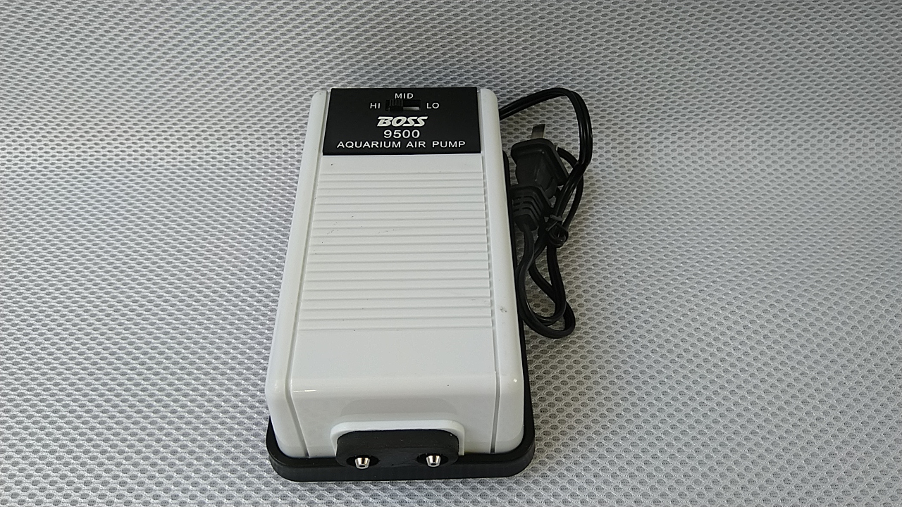Máy thổi khí 2 vòi BOSS 9500 dùng cho bể cá.