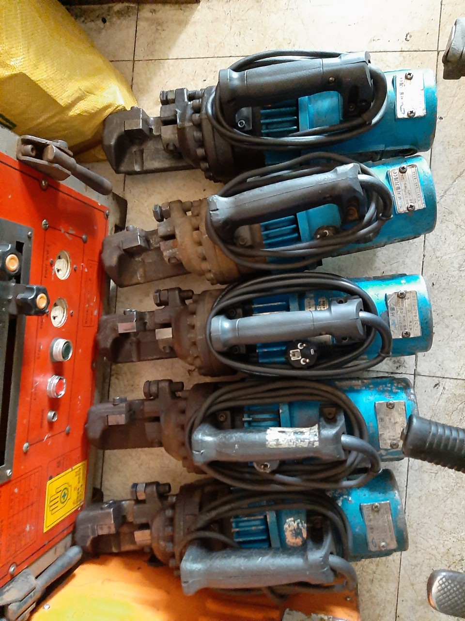 MÁY CẮT SẮT THỦY LỰC HÀN QUỐC D-25