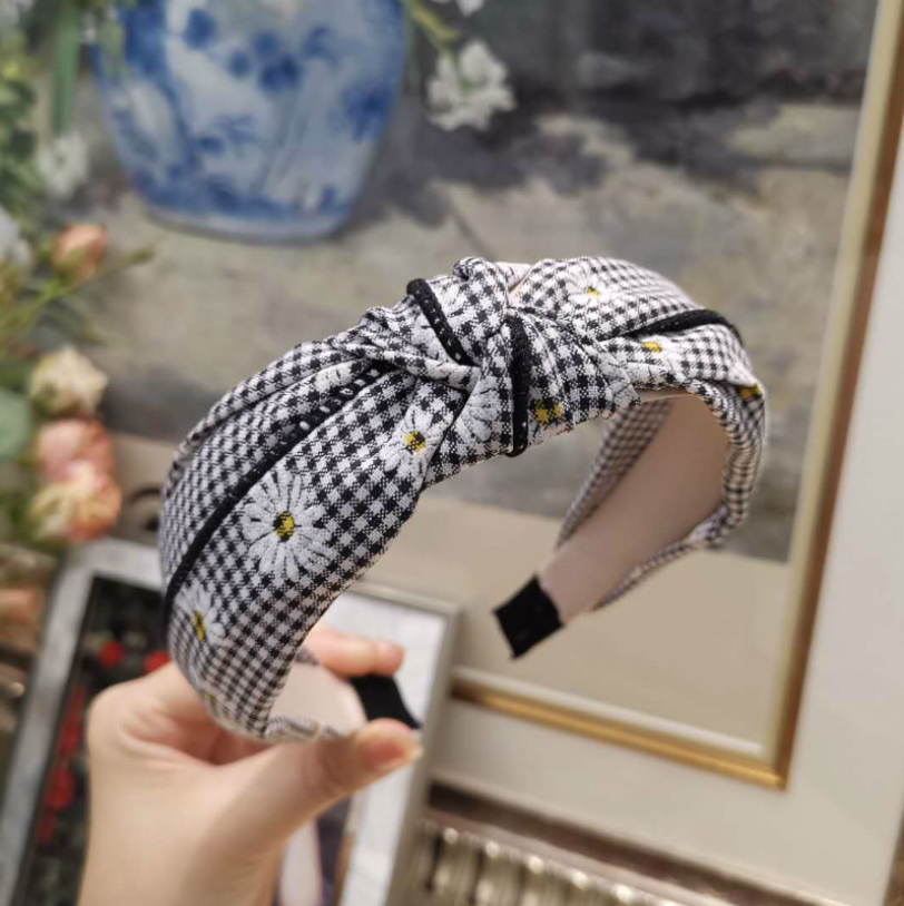 Cài tóc caro hoa cúc họa tiết cho nữ