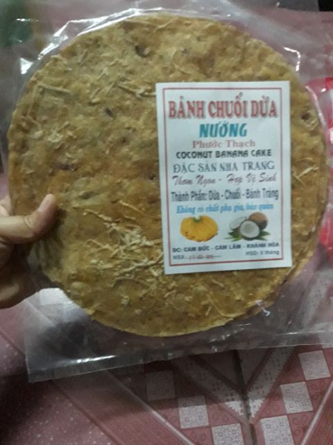 1 CÁI BÁNH CHUỐI DỪA