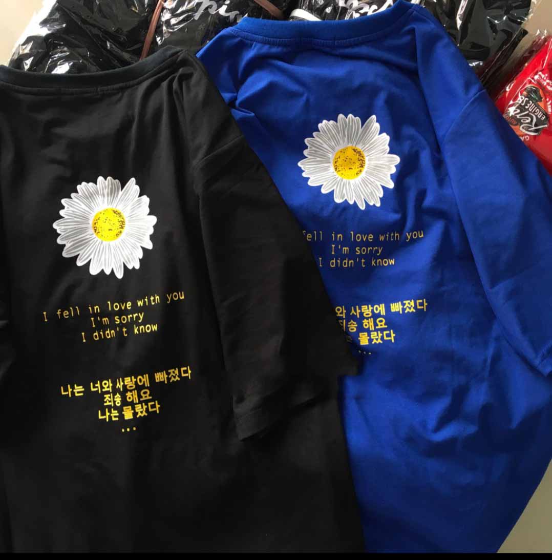 Combo 2 áo thun nam nữ form rộng Hàn Quốc in hình Hoa Cúc độc đẹp vải dày mịn mát ( đen xanh )