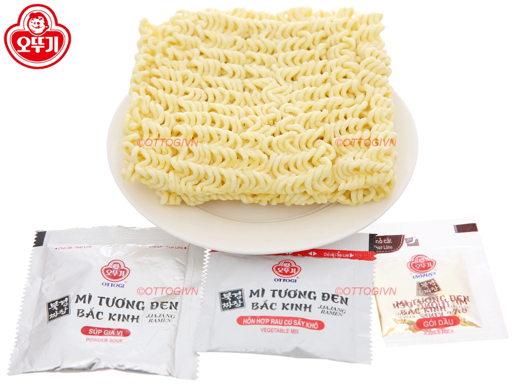 Combo 3 gói Mì Tương Đen Bắc Kinh Ottogi 135G