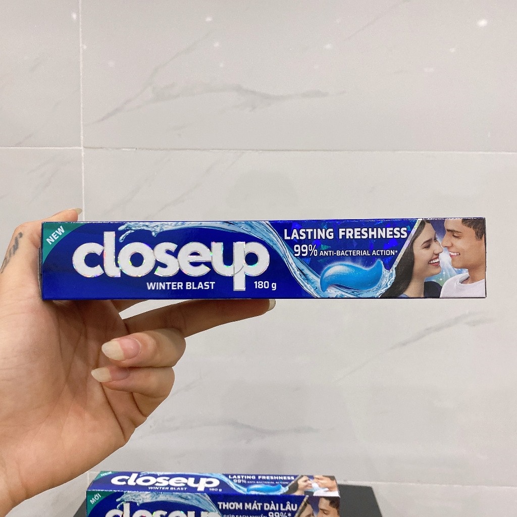 Kem đánh răng Closeup tinh thể băng tuyết 180g
