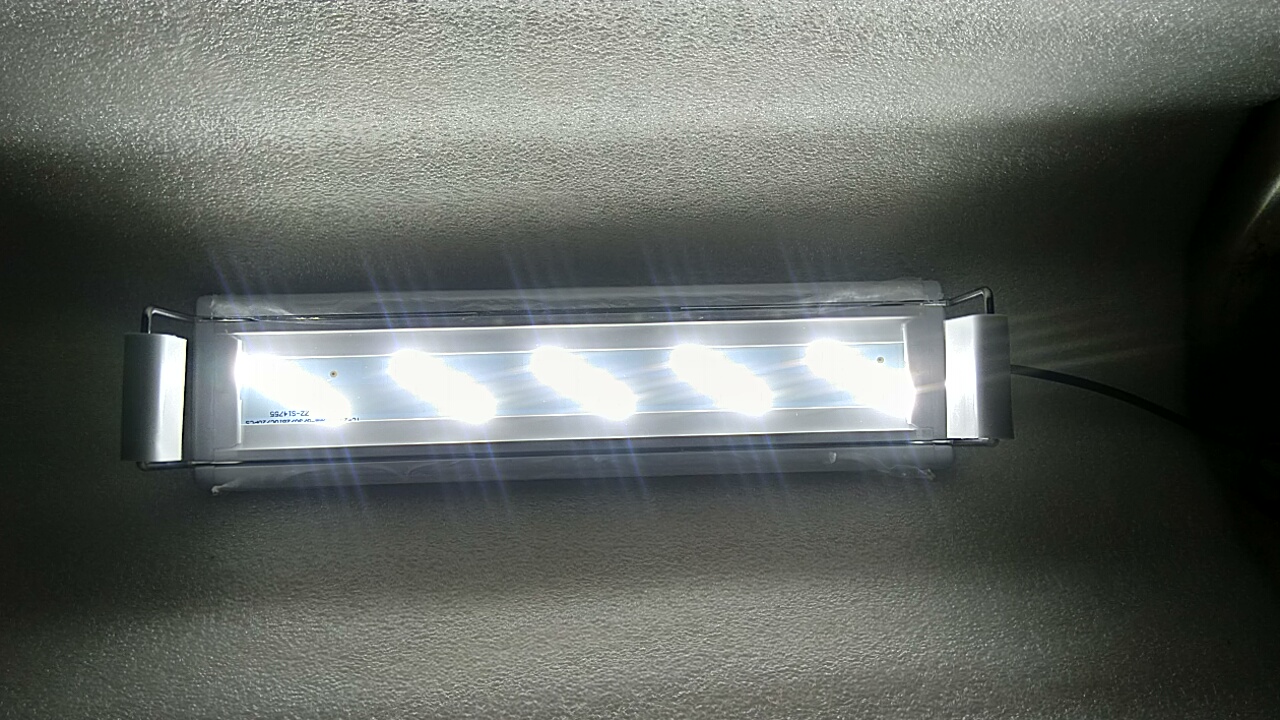 Đèn led siêu mỏng, tiết kiệm điện XML dùng cho hồ cá 20-80cm.