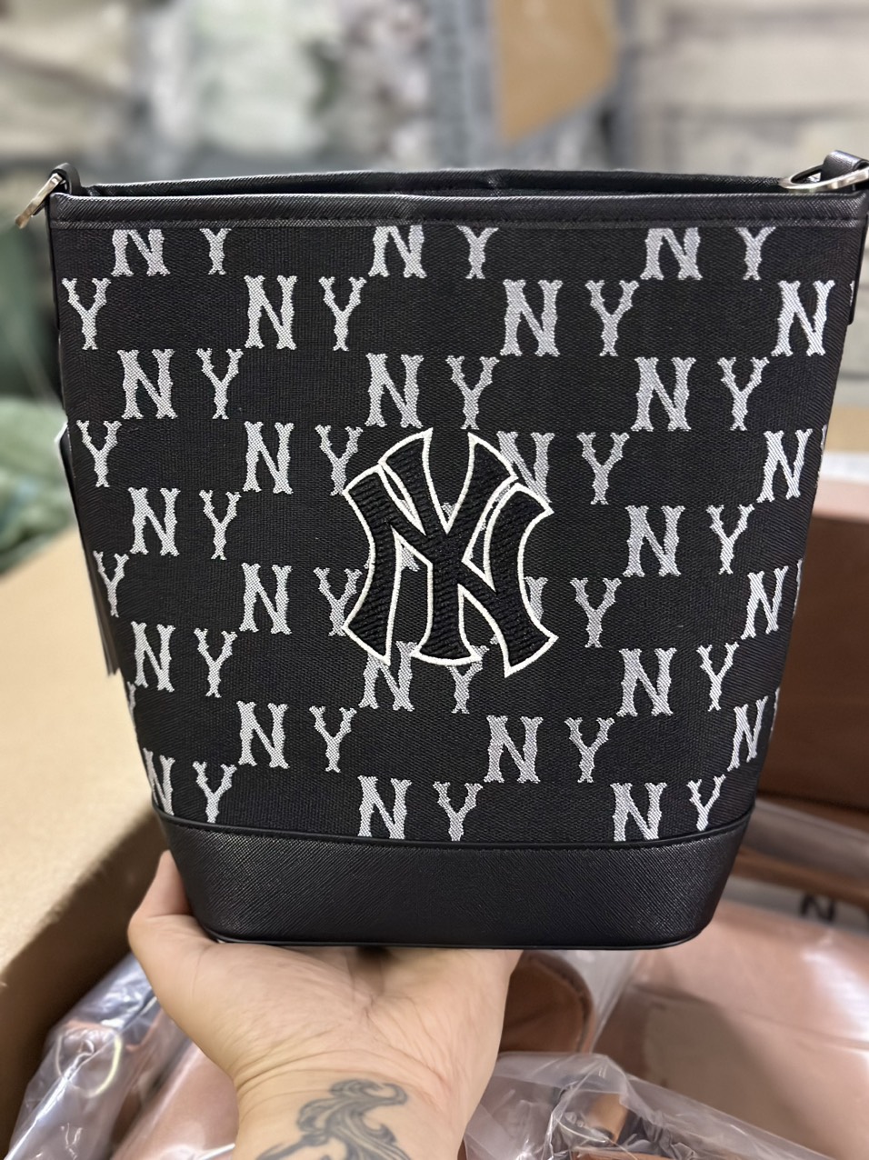 Túi MLB Bucket Canvas Cúc Bấm - Basic Big Logo Canvas Bucket Bag