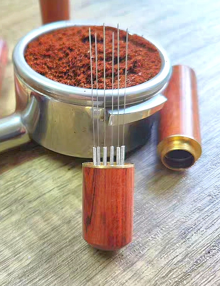 Dụng cụ đánh tơi bột cà phê - que 6 kim đánh tơi bột cà phê