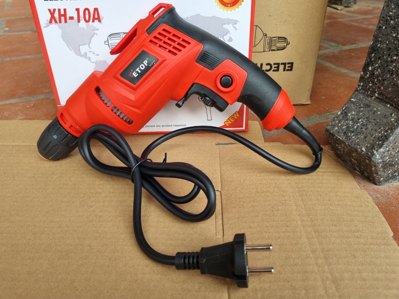 Máy khoan cầm tay 600w