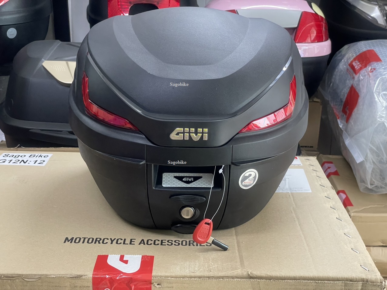 [HCM]Thùng Givi B27N kèm đế lắp cho xe Lead, thùng xe Lead, hàng chính hãng, mới 100%