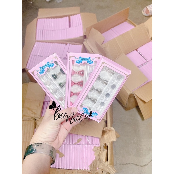 Đế kê móng cờ