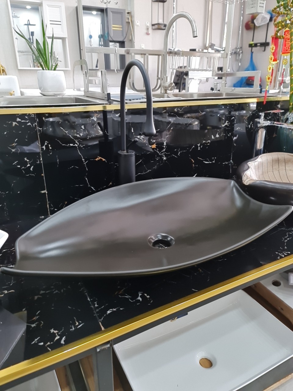 Lavabo  đặt  bàn  mỹ  thuật chiếc  thuyền