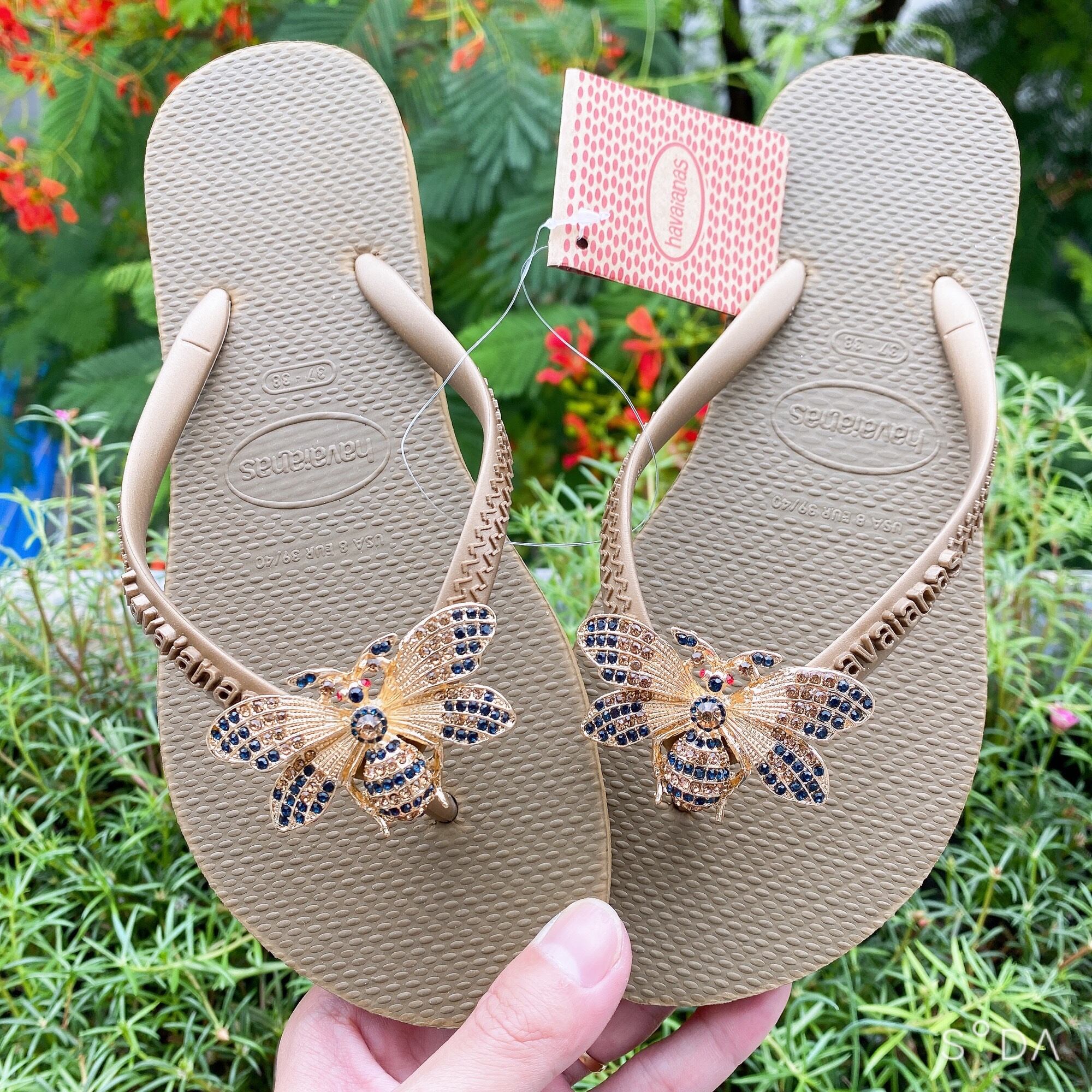 Bộ 2 Charm Ong Vàng gắn dép lào