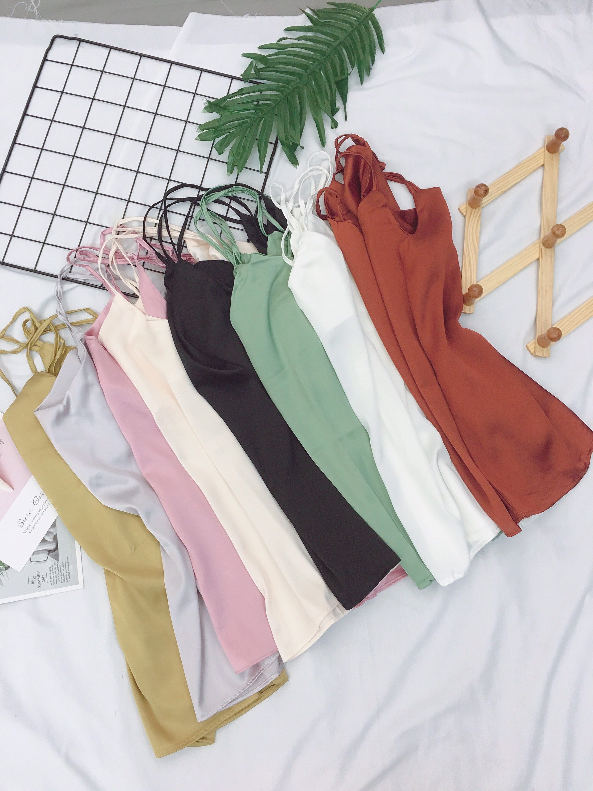 Áo hai dây nữ cổ tim vải lụa satin cao cấp